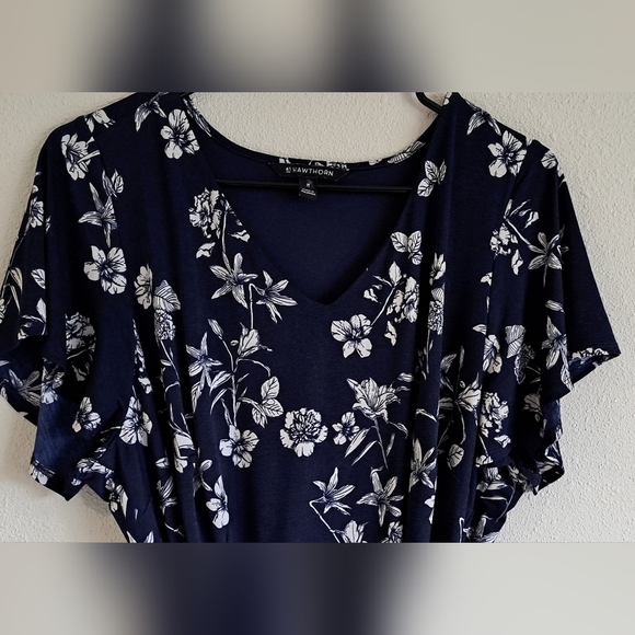 41 Hawthorn Navy Floral Short Flutter Sleeve Dress size 1X V Neck - Picture 2 of 8